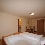 Klette 3* קוראורט אויבין